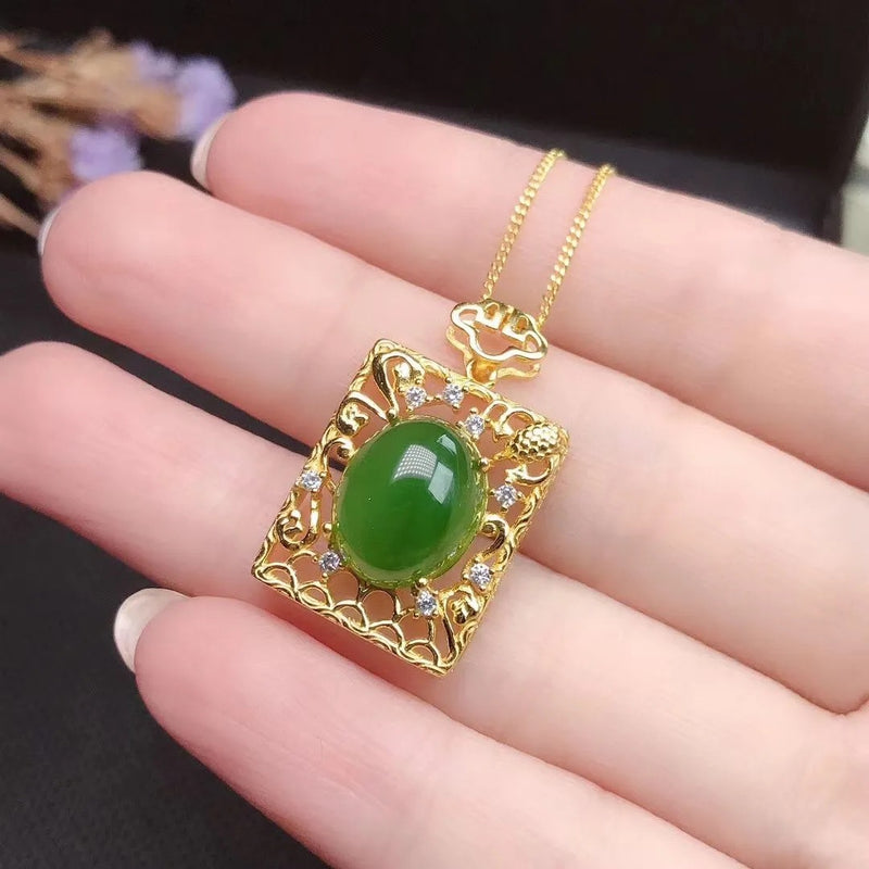 Klassinen Kulta Riipus ajattomalla viehätyksellä