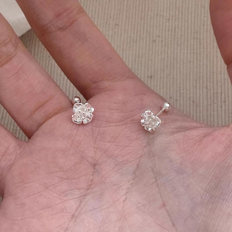 Klassinen Korvarengas ajattomalla viehätyksellä