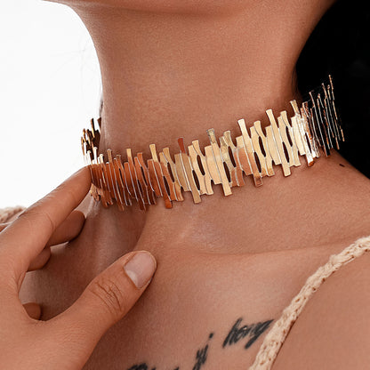 Klassinen Kaulakoru ajattomalla viehätyksellä