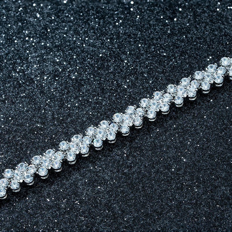 Klassinen Rannekoru ajattomalla viehätyksellä