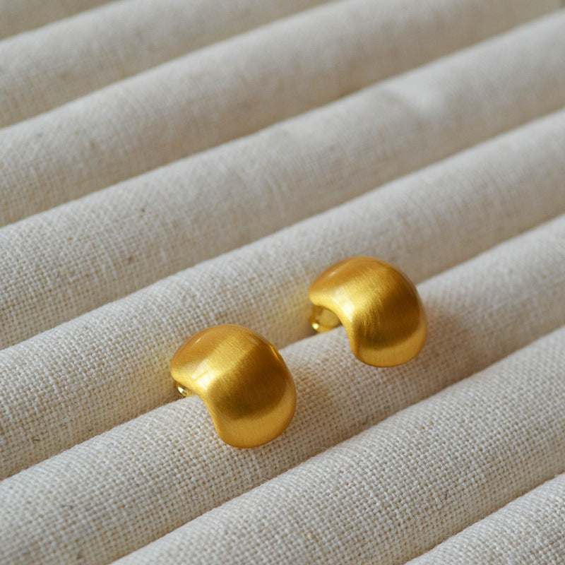 Klassinen Kulta Korvarengas ajattomalla viehätyksellä