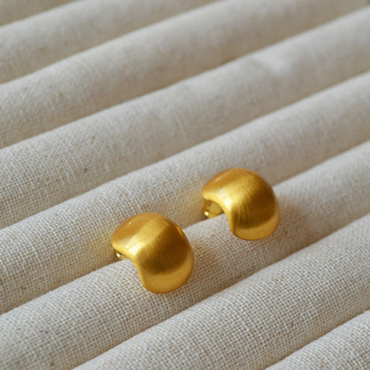 Klassinen Kulta Korvarengas ajattomalla viehätyksellä