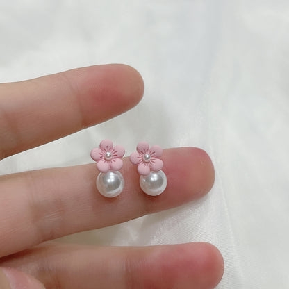 Klassinen Helmi Korvarengas ajattomalla viehätyksellä