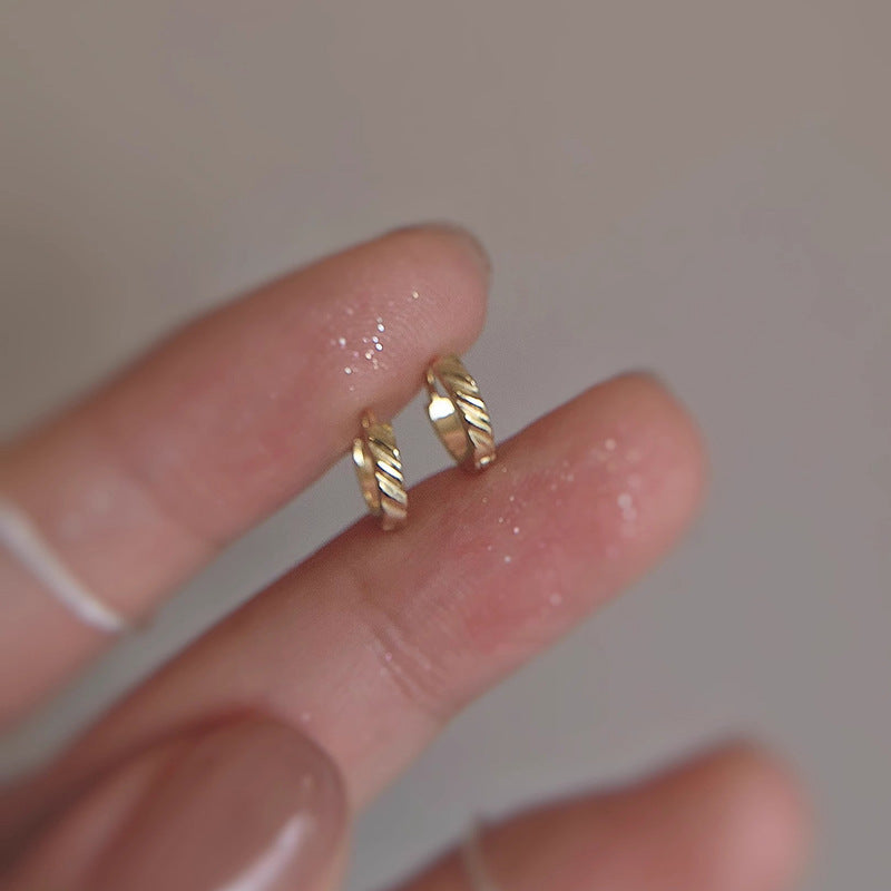 Kaunis Korvarengas ainutlaatuisella tyylillä