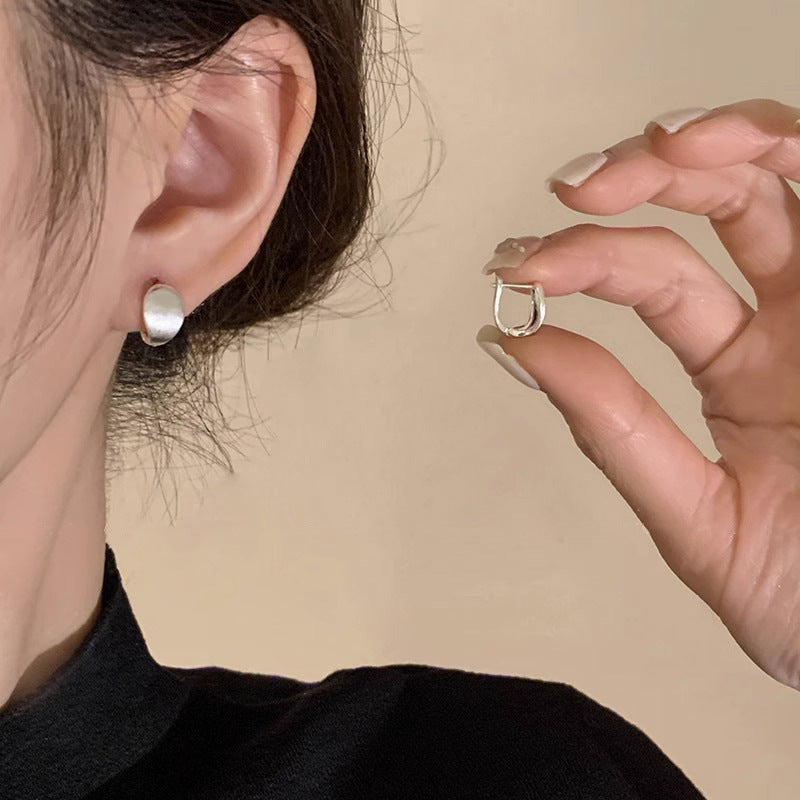 Kaunis Korvarengas ainutlaatuisella tyylillä