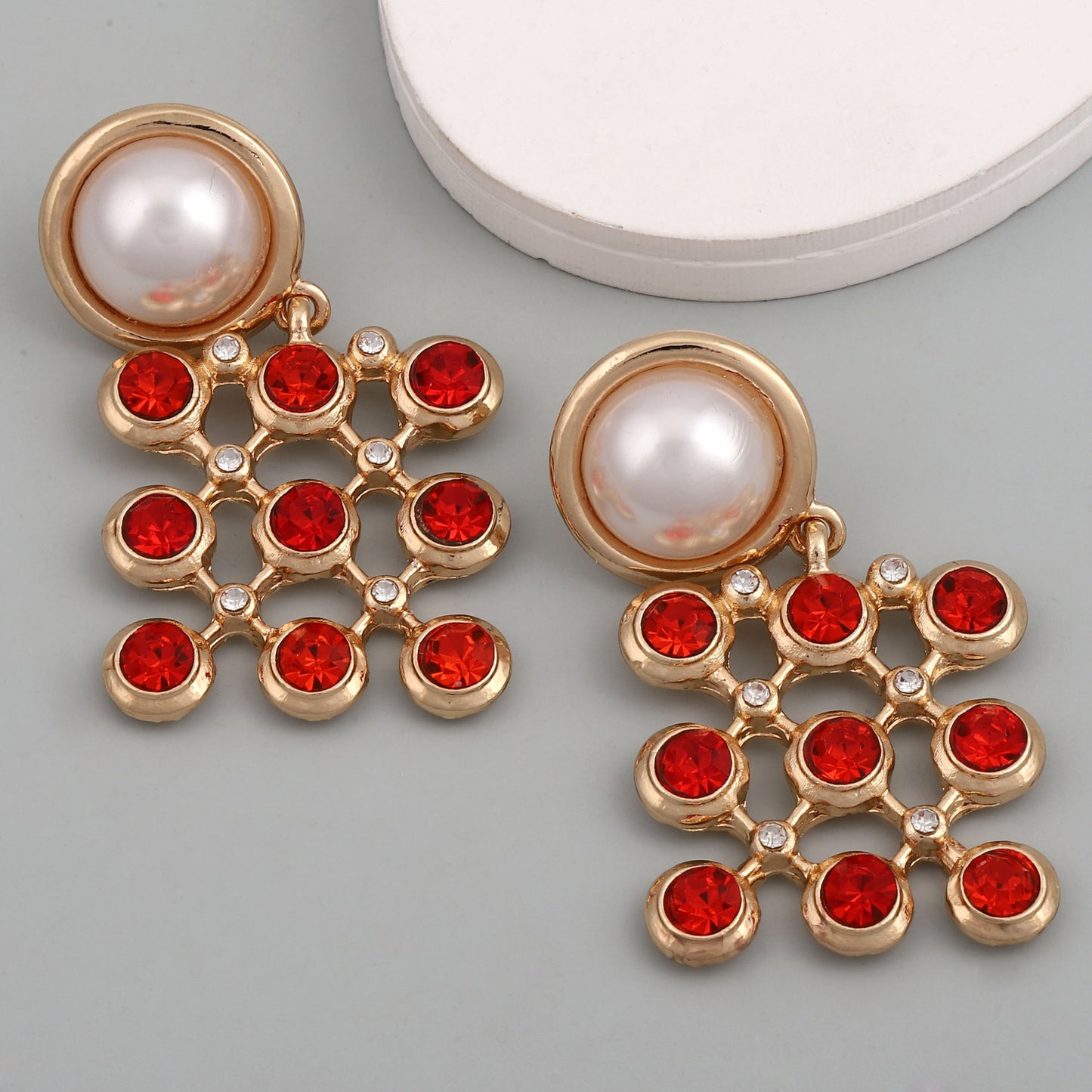 Klassinen Korvarengas ajattomalla viehätyksellä