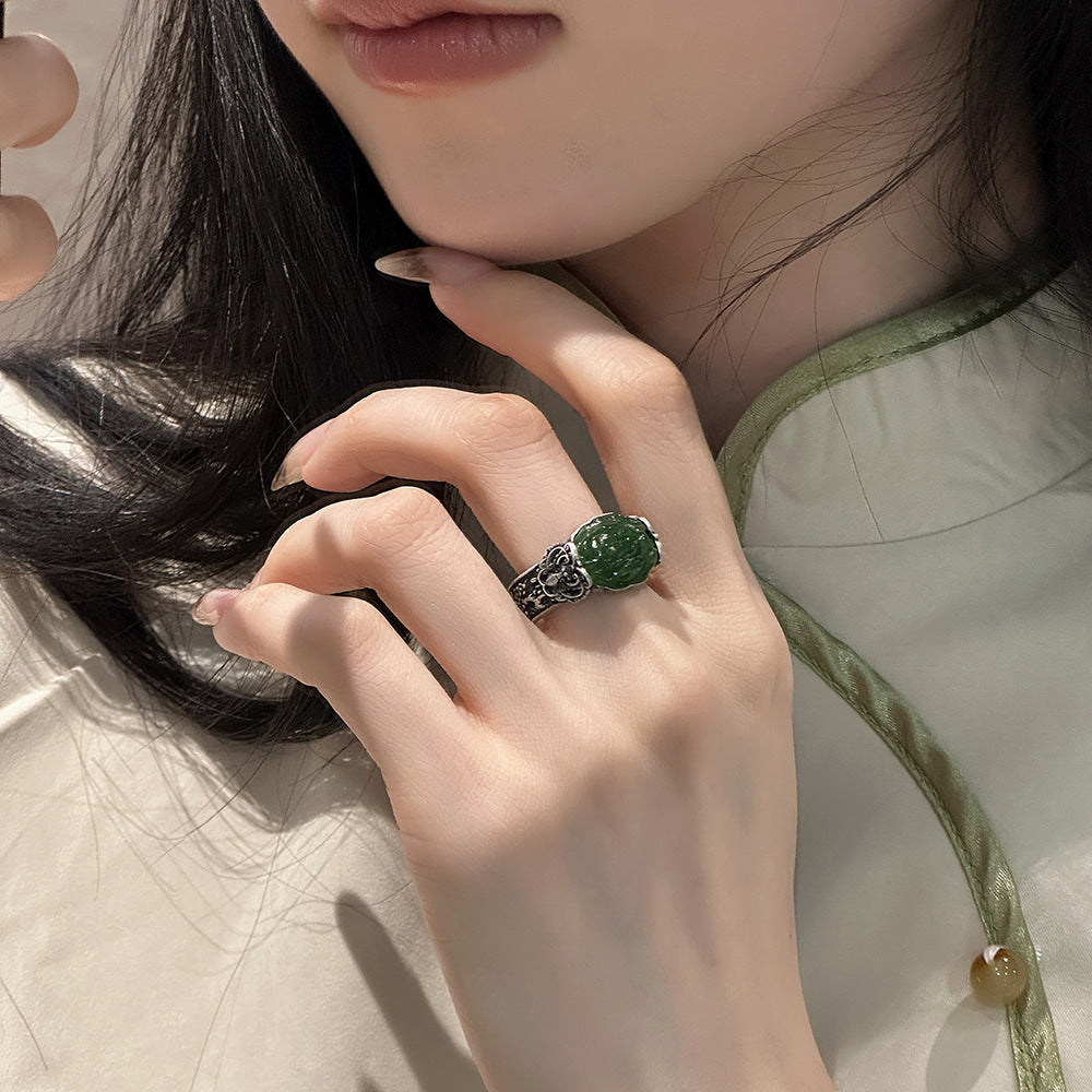 Elegantti Hopea Sormus jokaiseen tilaisuuteen