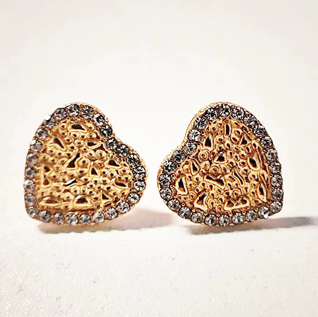 Klassinen Sormus ajattomalla viehätyksellä