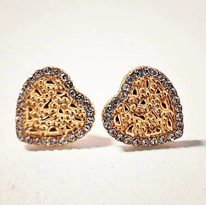 Klassinen Sormus ajattomalla viehätyksellä