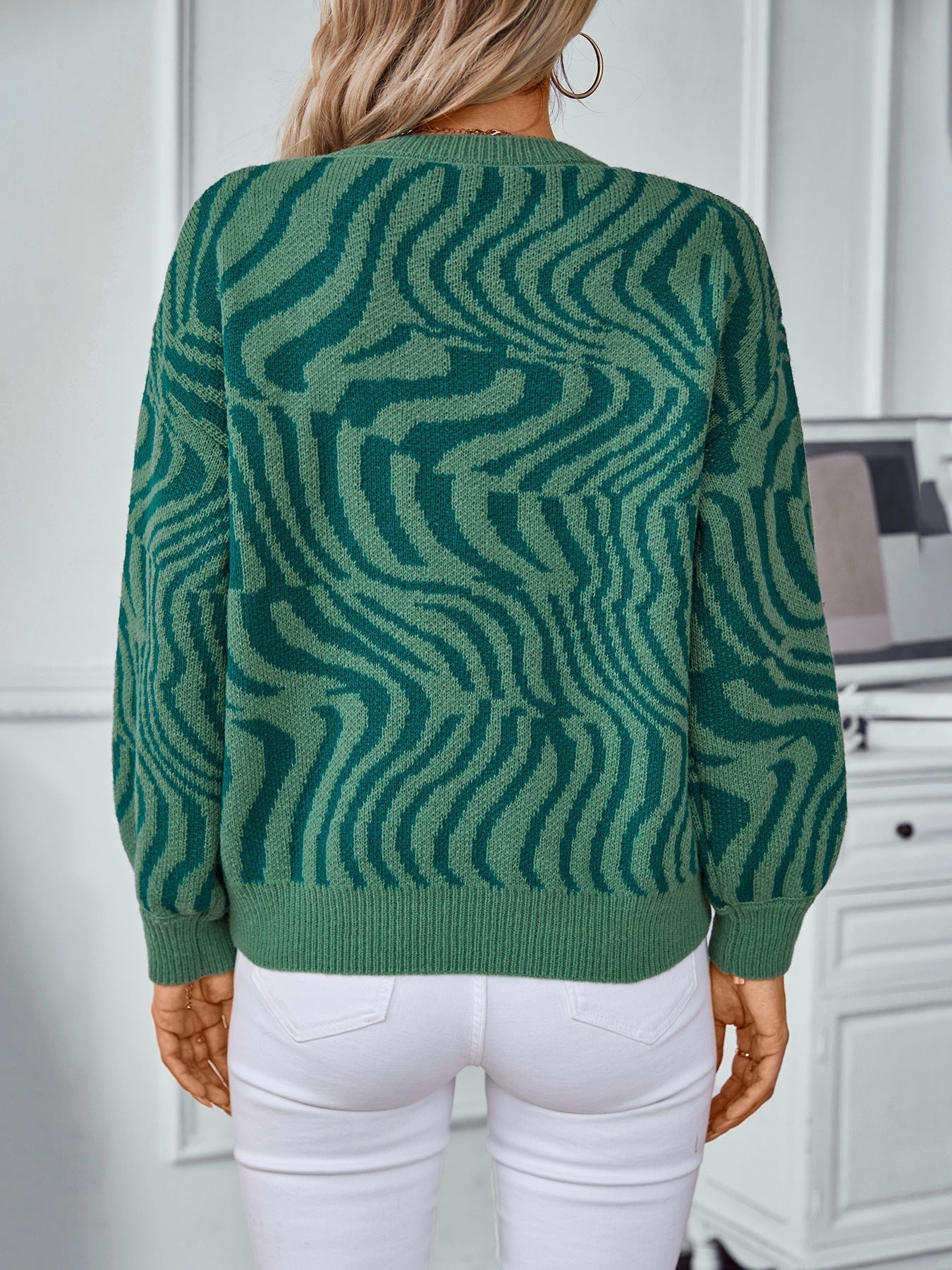 Effortlessly Elegant Garment with a Timeless Design