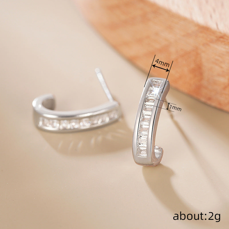 Kaunis Korvarengas ainutlaatuisella tyylillä