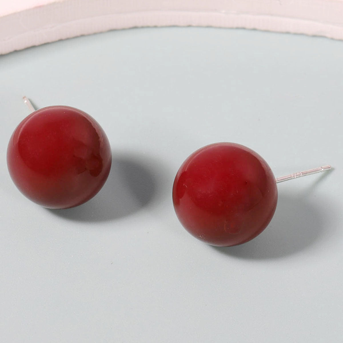 Hurmaava Helmi Korvarengas jokaiseen tilaisuuteen