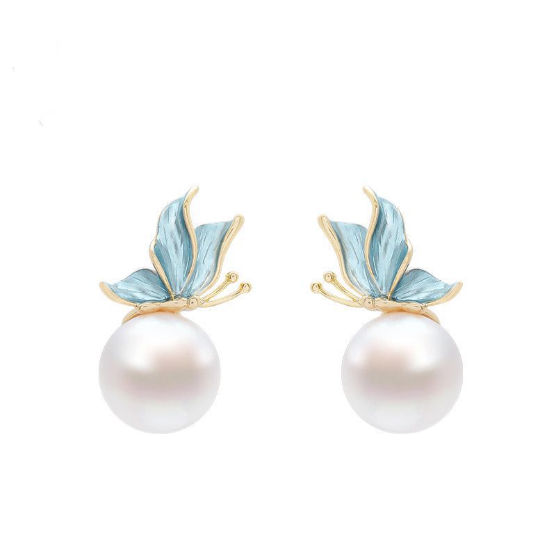 Klassinen Helmi Korvarengas ajattomalla viehätyksellä