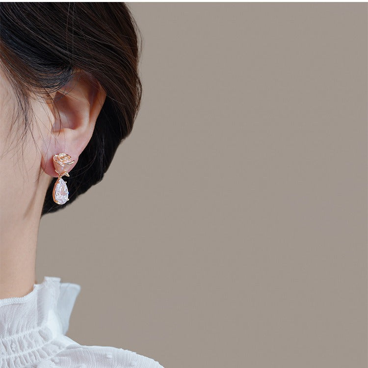 Kaunis Korvarengas ainutlaatuisella tyylillä