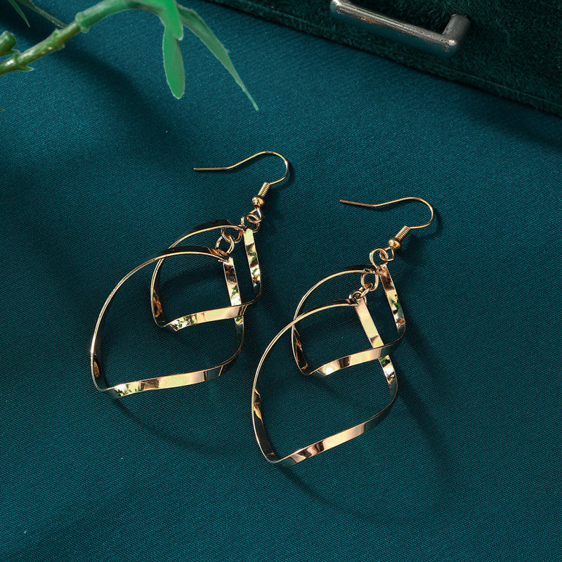 Kaunis Korvarengas ainutlaatuisella tyylillä