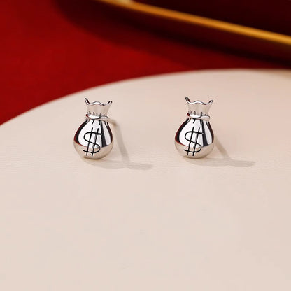 Kaunis Korvarengas ainutlaatuisella tyylillä