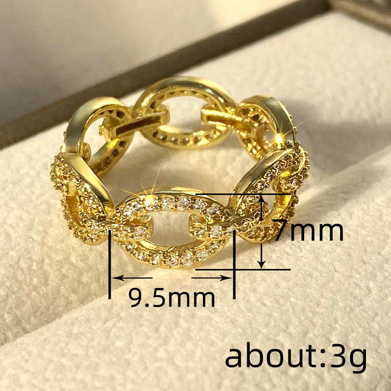 Klassinen Sormus ajattomalla viehätyksellä