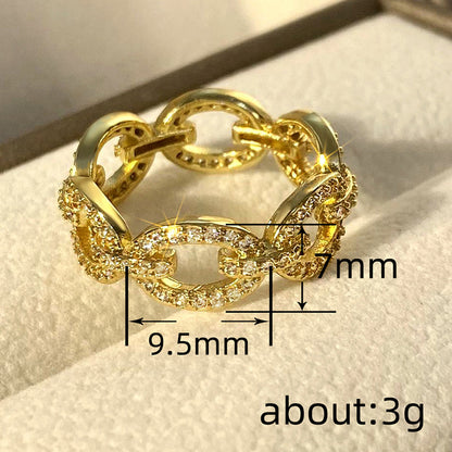 Klassinen Sormus ajattomalla viehätyksellä