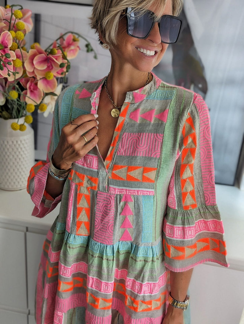 Effortlessly Elegant Dress with a Timeless Design