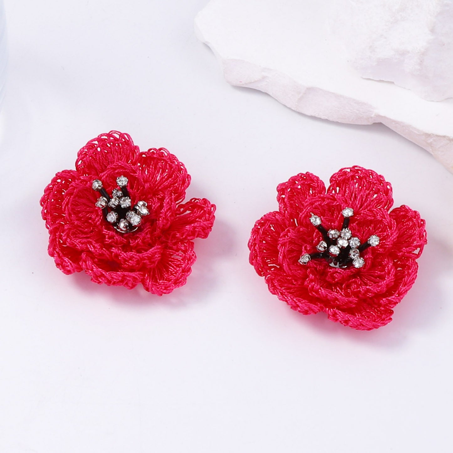 Kaunis Korvarengas ainutlaatuisella tyylillä