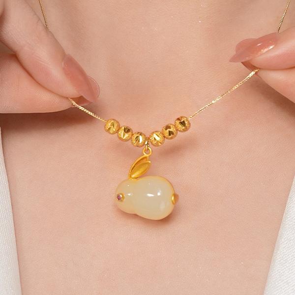 Klassinen Kaulakoru ajattomalla viehätyksellä