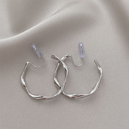 Kaunis Korvarengas ainutlaatuisella tyylillä