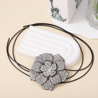 Hurmaava Kaulakoru jokaiseen tilaisuuteen