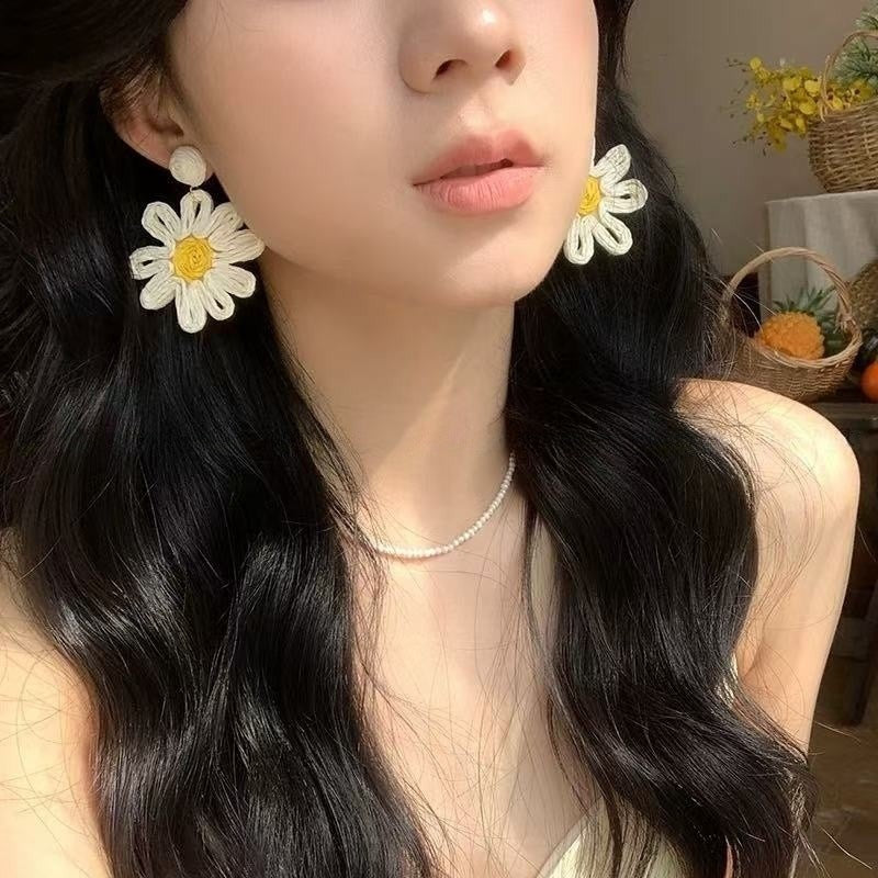 Kaunis Korvarengas ainutlaatuisella tyylillä