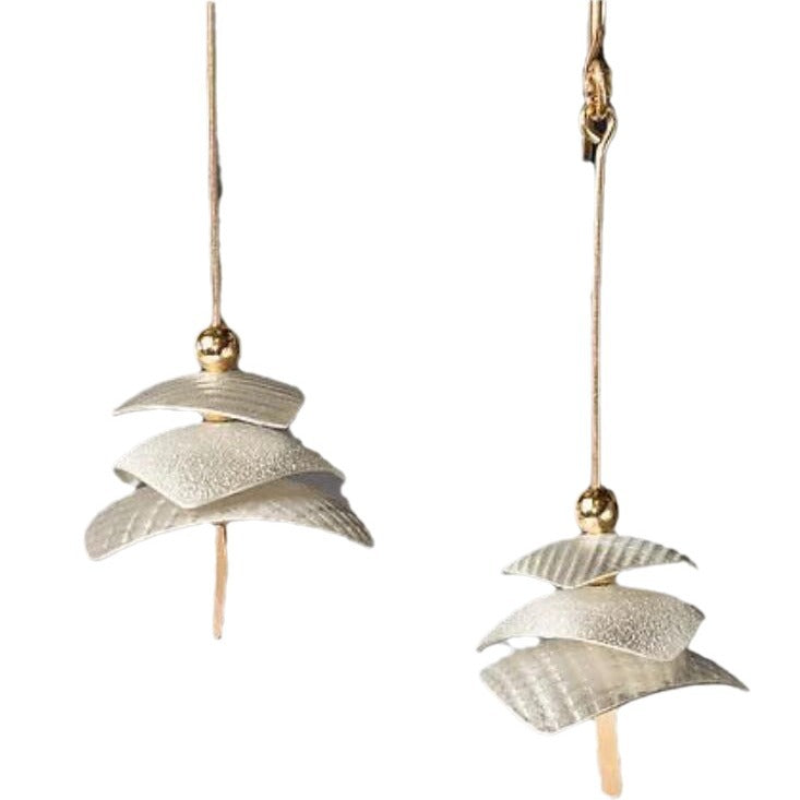 Kaunis Korvarengas ainutlaatuisella tyylillä