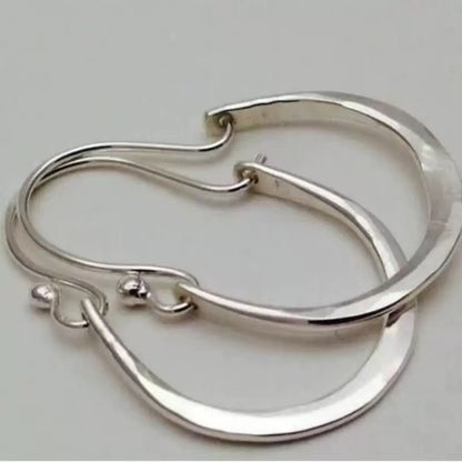 Kaunis Korvarengas ainutlaatuisella tyylillä