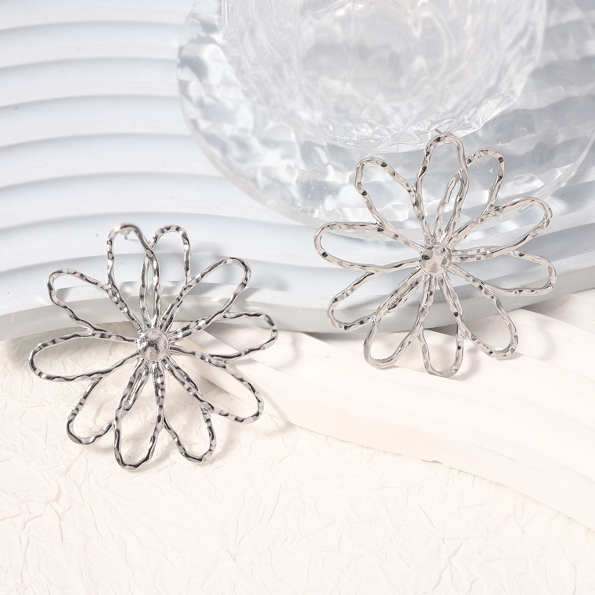 Kaunis Korvarengas ainutlaatuisella tyylillä