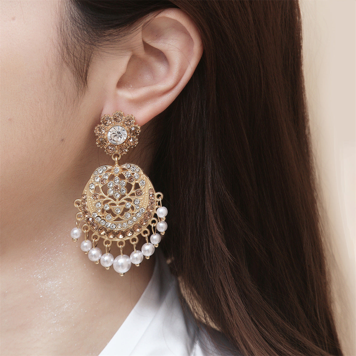 Klassinen Korvarengas ajattomalla viehätyksellä