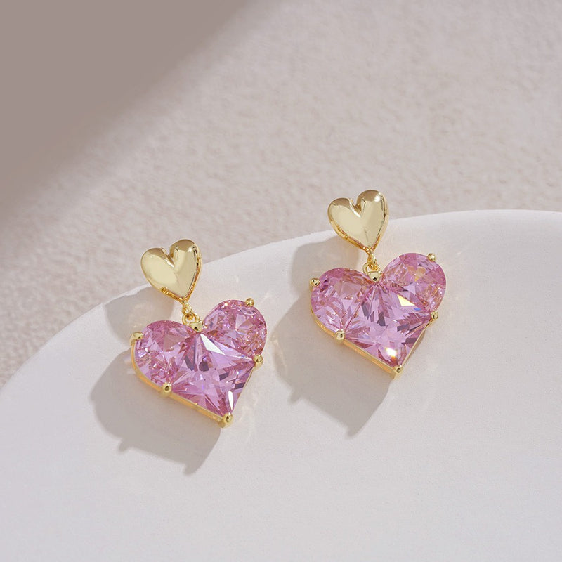 Kaunis Korvarengas ainutlaatuisella tyylillä