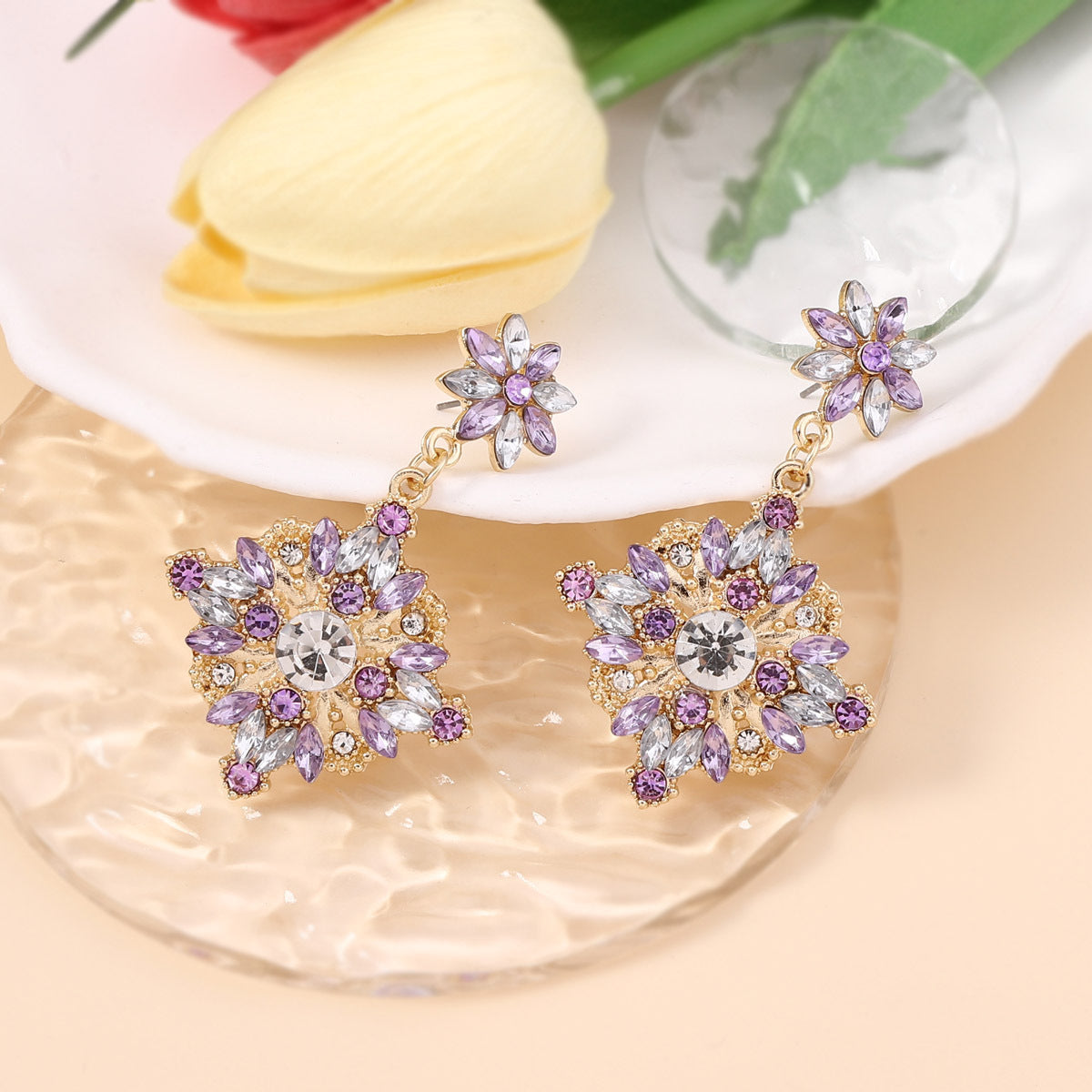 Kaunis Korvarengas ainutlaatuisella tyylillä