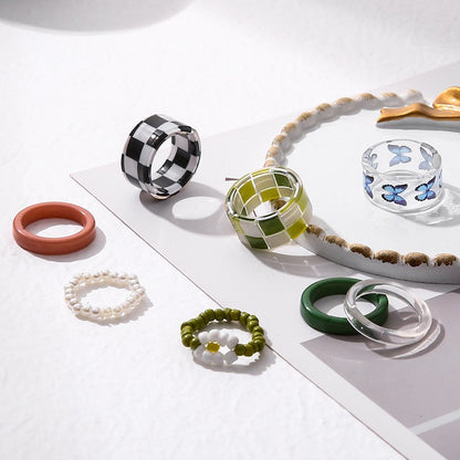 Klassinen Sormus ajattomalla viehätyksellä