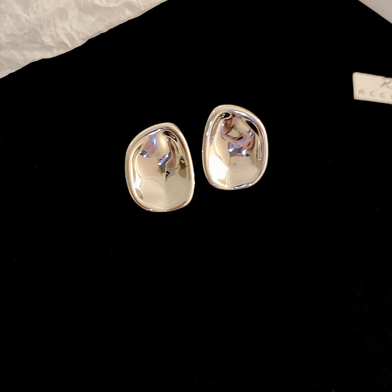 Kaunis Korvarengas ainutlaatuisella tyylillä