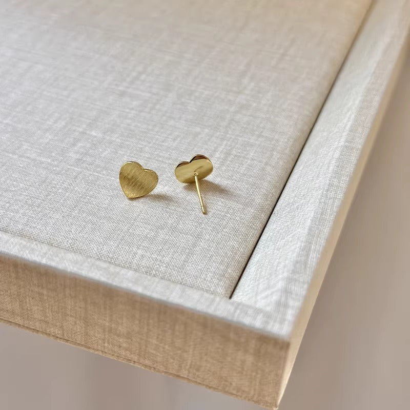 Kaunis Korvarengas ainutlaatuisella tyylillä