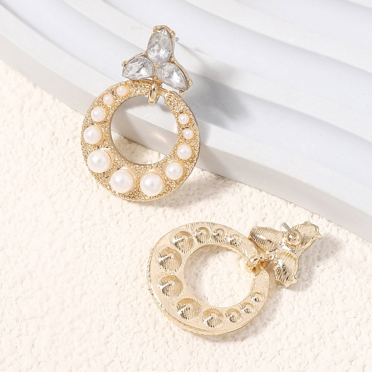 Hurmaava Kulta Korvarengas jokaiseen tilaisuuteen