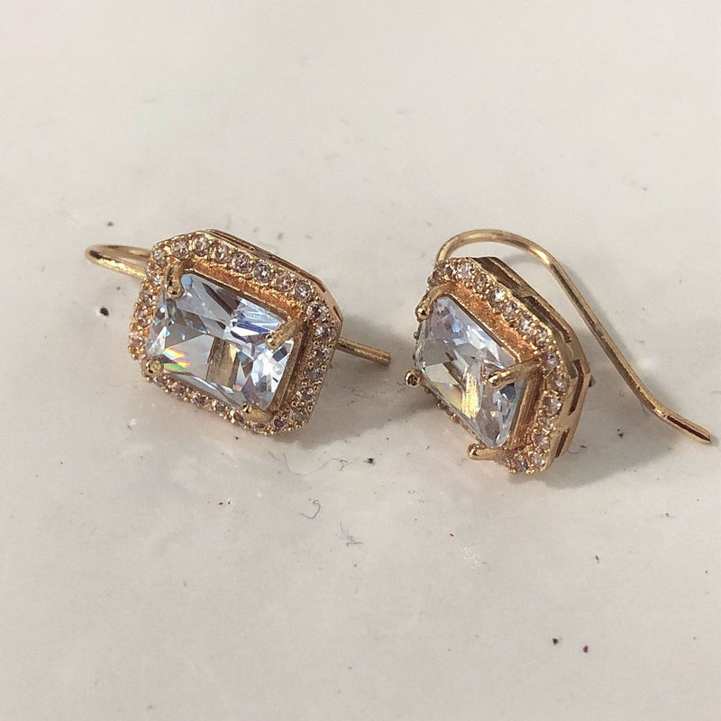 Kaunis Korvarengas ainutlaatuisella tyylillä