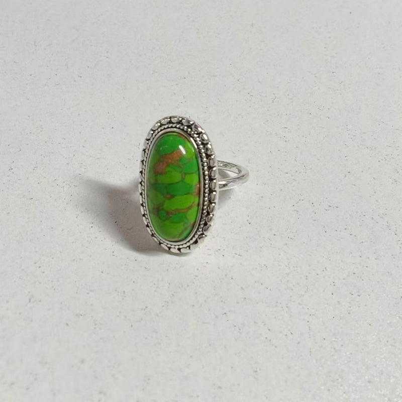 Klassinen Sormus ajattomalla viehätyksellä