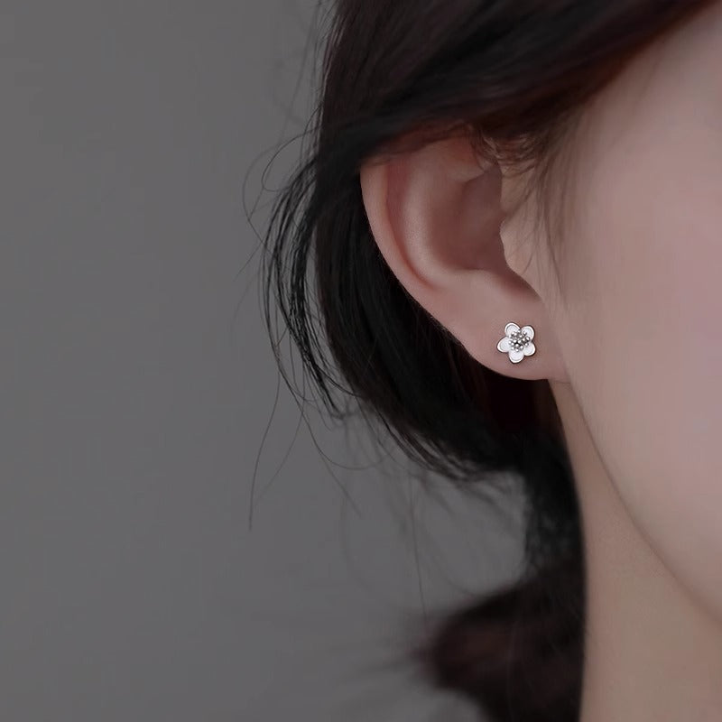 Kaunis Korvarengas ainutlaatuisella tyylillä