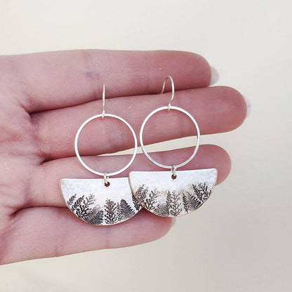 Kaunis Korvarengas ainutlaatuisella tyylillä