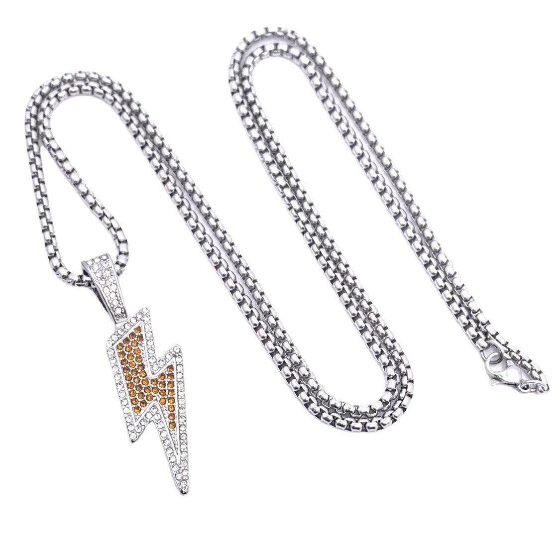 Klassinen Riipus ajattomalla viehätyksellä