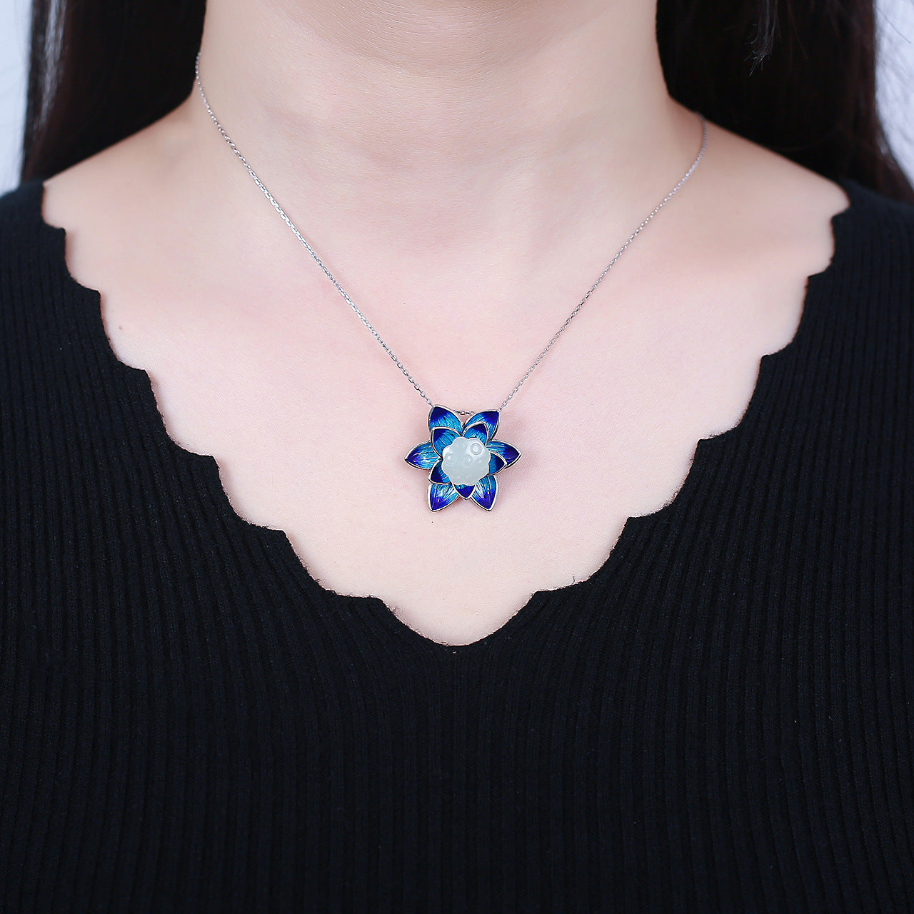 Elegantti Hopea Kaulakoru jokaiseen tilaisuuteen