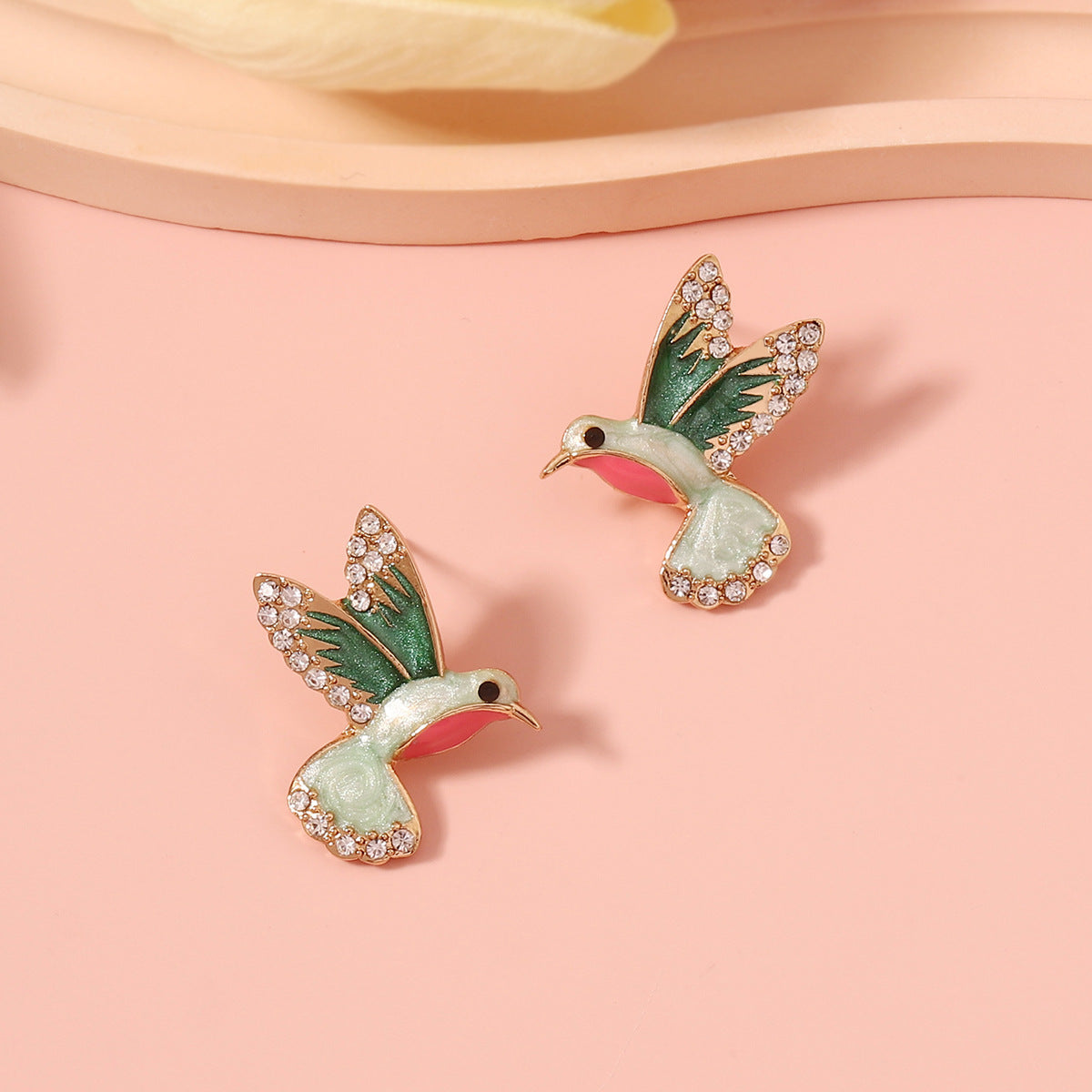 Elegantti Korvarengas jokaiseen tilaisuuteen