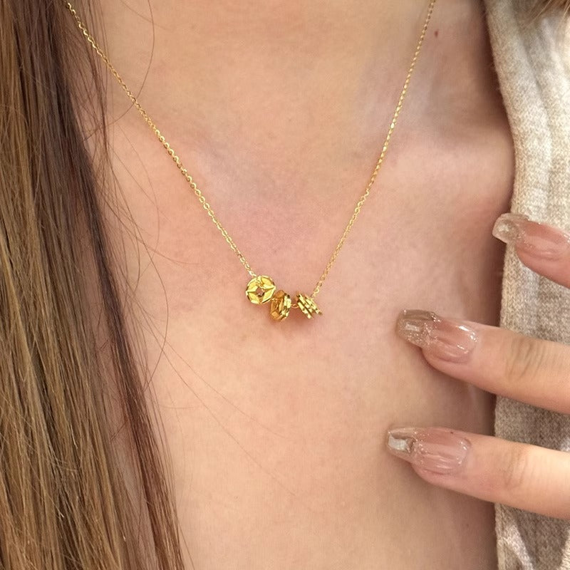 Klassinen Kulta Kaulakoru ajattomalla viehätyksellä