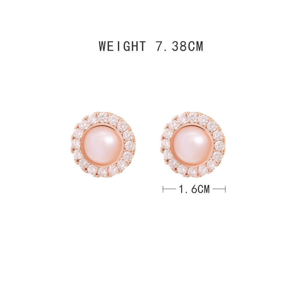 Kaunis Helmi Korvarengas ainutlaatuisella tyylillä