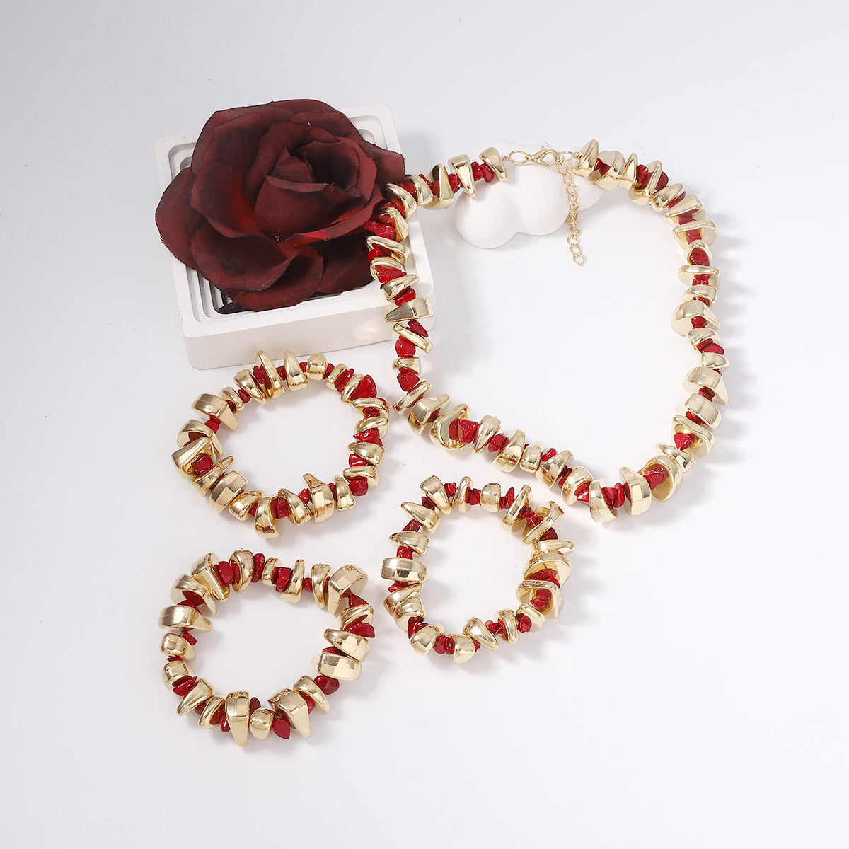 Romanttinen Kulta Korusetti erityisiin hetkiin