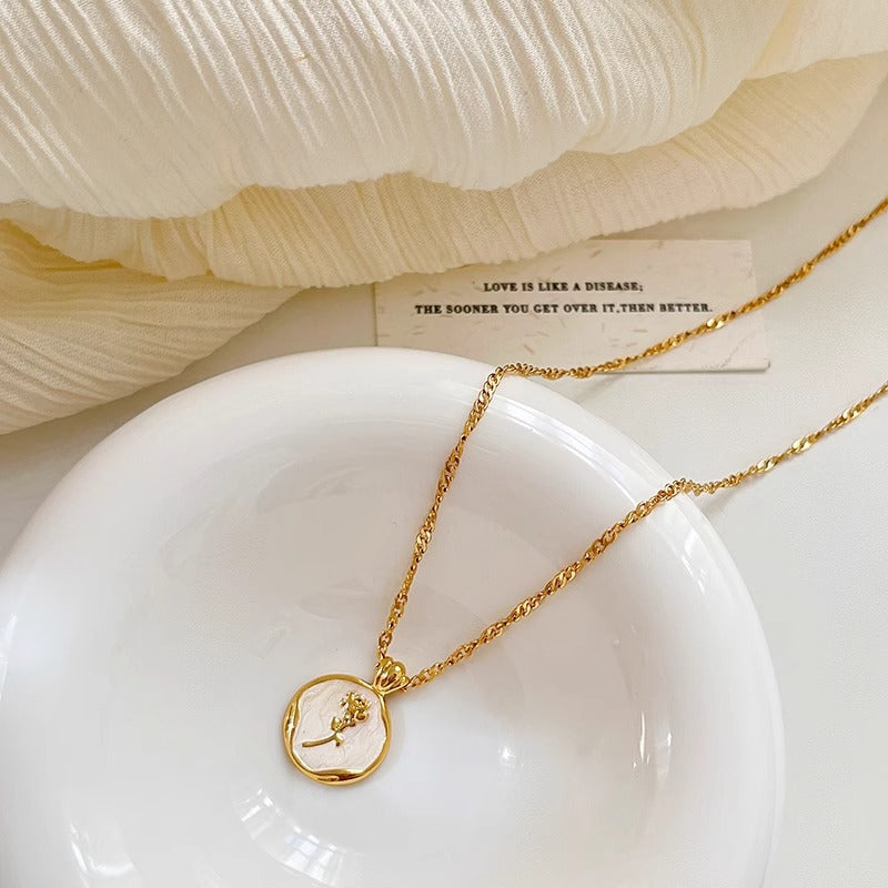 Romanttinen Kulta Kaulakoru erityisiin hetkiin