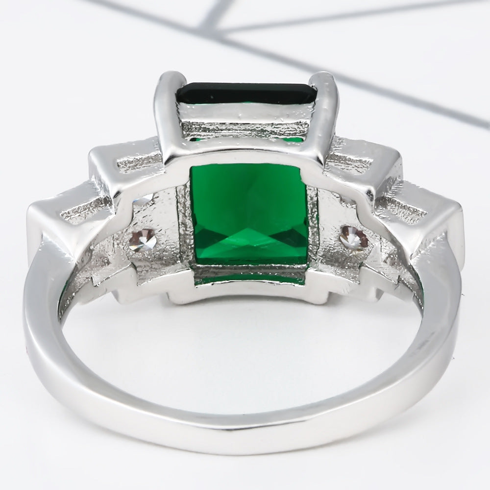 Kaunis Sormus ainutlaatuisella tyylillä